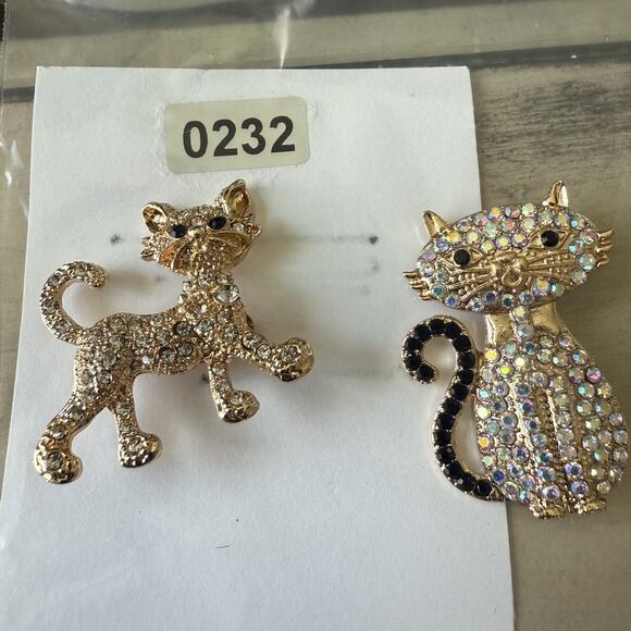 Gold Tone Rhinestone Cat Pins Lot of Two - Picture 4 of 4